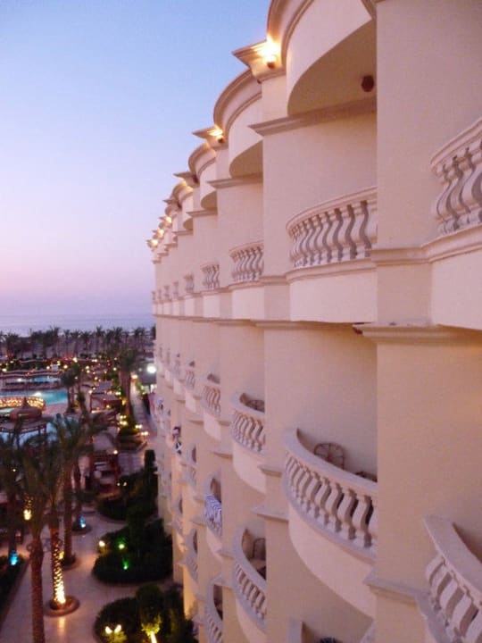 Einer der 4 Zimmertrakts Riviera Aqua Park Resort