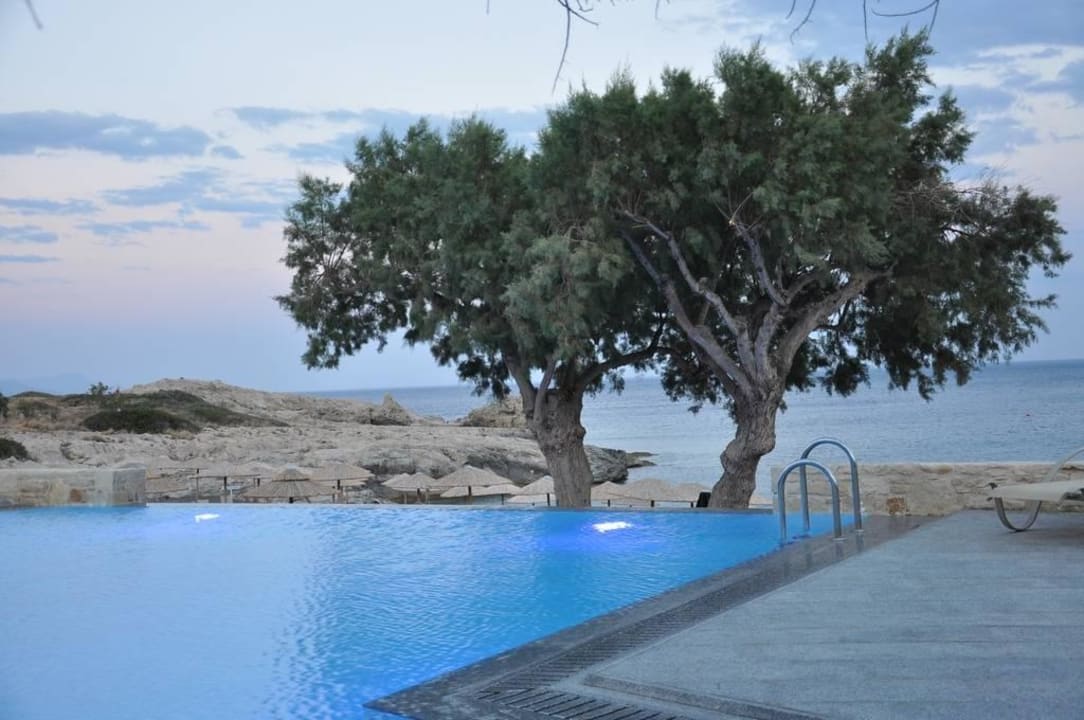 Basen7 Hotel Kakkos Bay