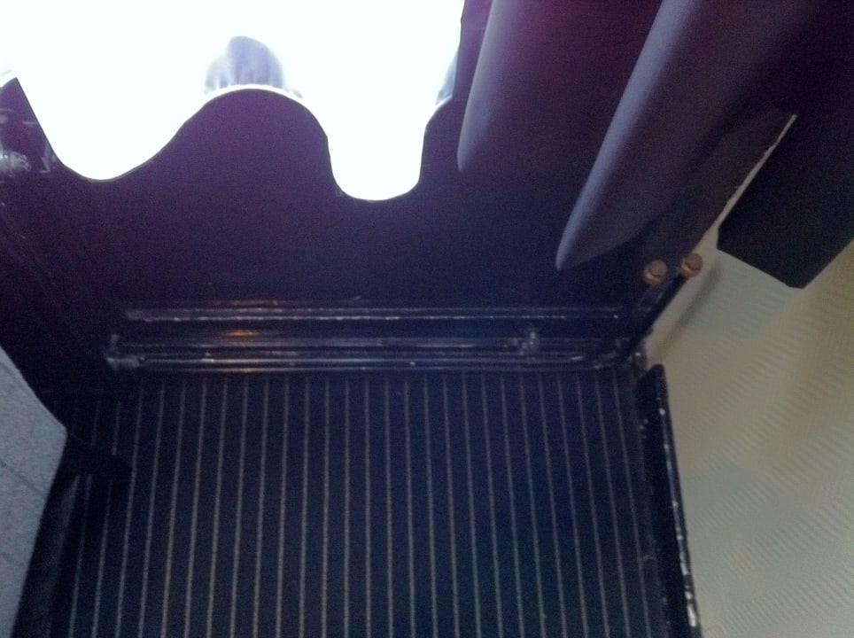 Offene Heizungsrohre, alter Teppich Hotel Vondel