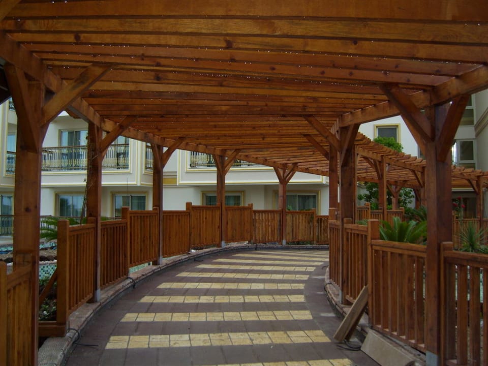 Übergang zu den Seitenflügels Diamond Excellence Resort & Spa