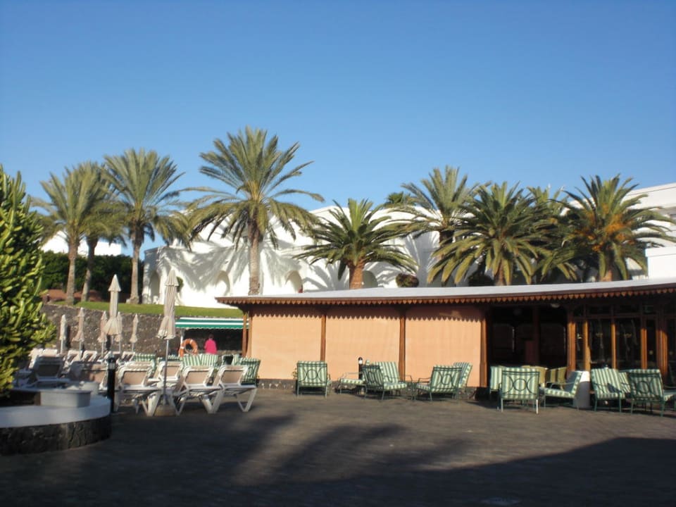 Aufenthaltsbereich draußen vor Restaurant Relaxia Olivina