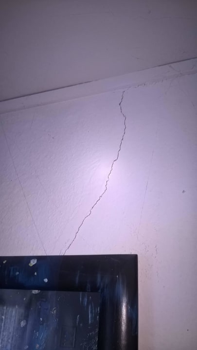 Riss in der Zimmerwand Hotel Hufhaus