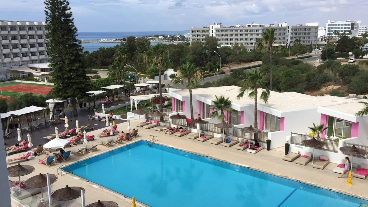 Ausblick Napa Mermaid Hotel & Suites