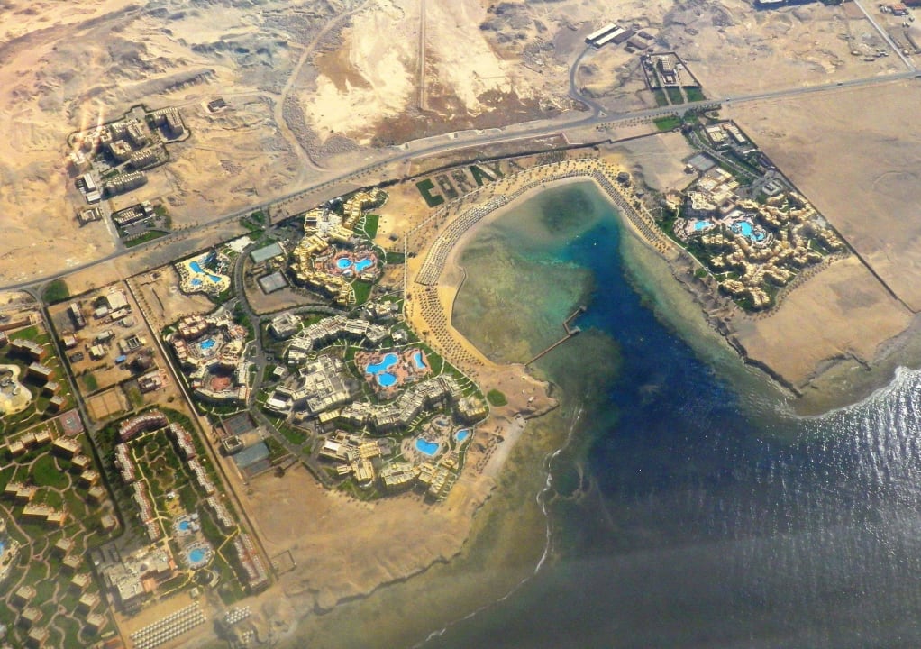 Coraya Bucht, vom Flugzeug aus Jaz Dar EL Madina