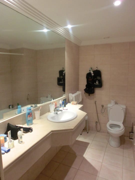Bad des Doppelzimmers Royal Lido Resort & Spa