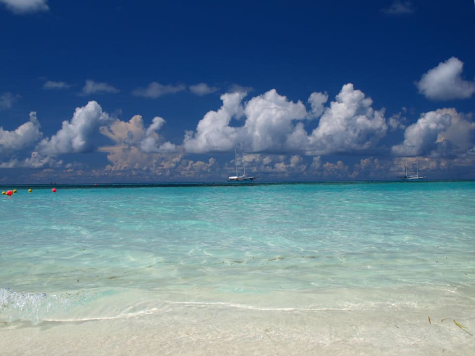 Blauer Himmel Kuredu Island Resort & Spa