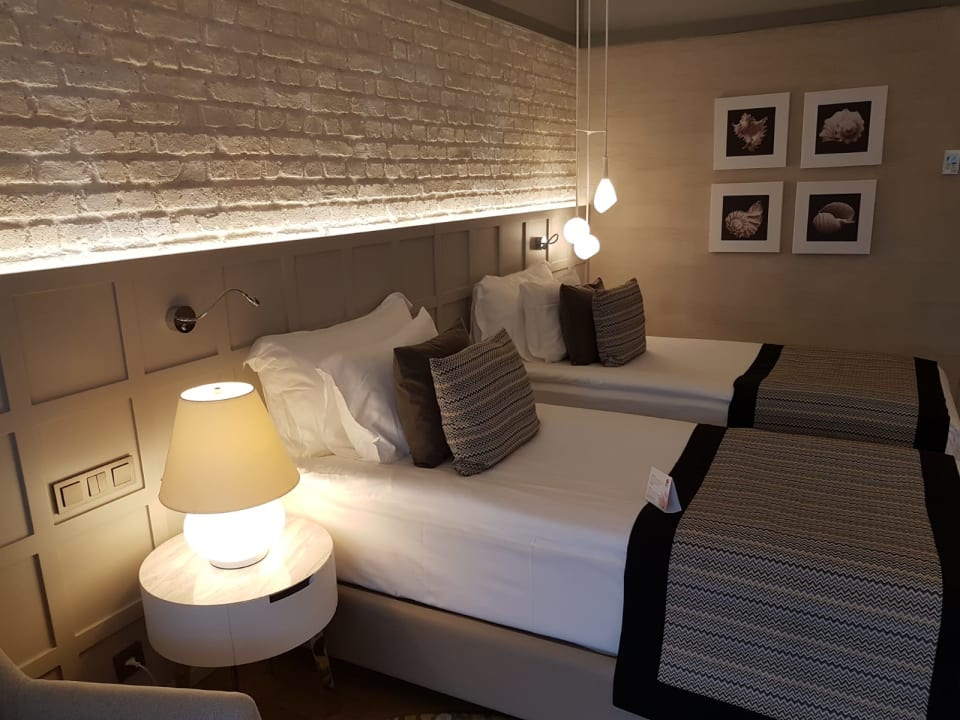 Zimmer Acanthus Cennet Barut Collection