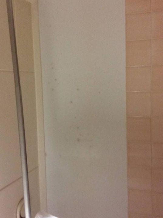 Badezimmerwand J5 Hotels Helvetie Montreux