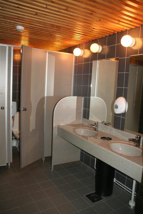 Toiletten neben Restaurant Lapland Hotel Luostotunturi & Amethyst Spa