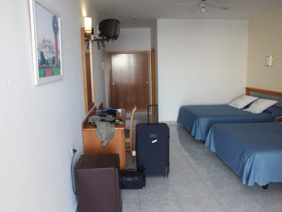 Unsere Kojen und Schrebtisch Hotel Osiris