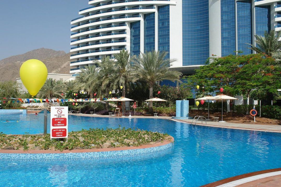 Pool Hotel Le Meridien Al Aqah Beach Resort