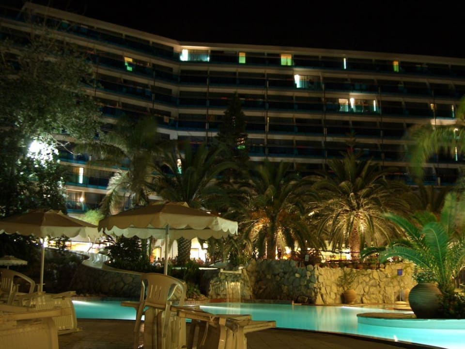 Hotel bei Nacht Hotel Calypso Beach
