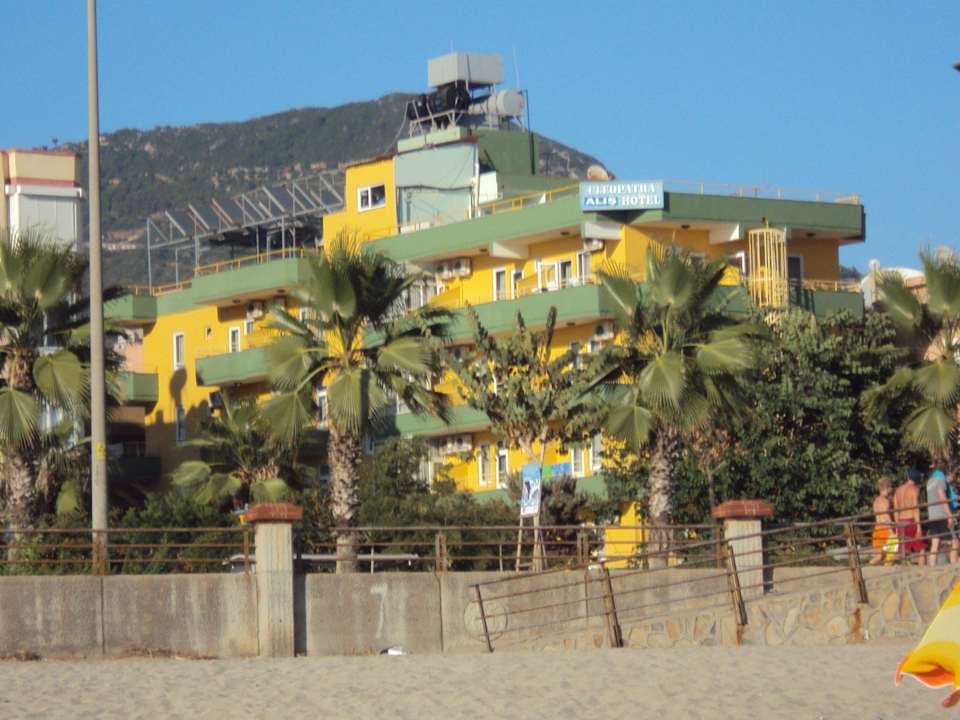 Вид с пляжа Hotel Kleopatra Alis