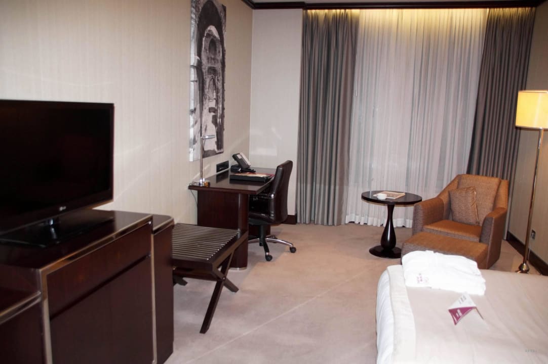 Zimmer und deren Ausstattung. Hotel Crowne Plaza Bursa Convention Center & Thermal Spa