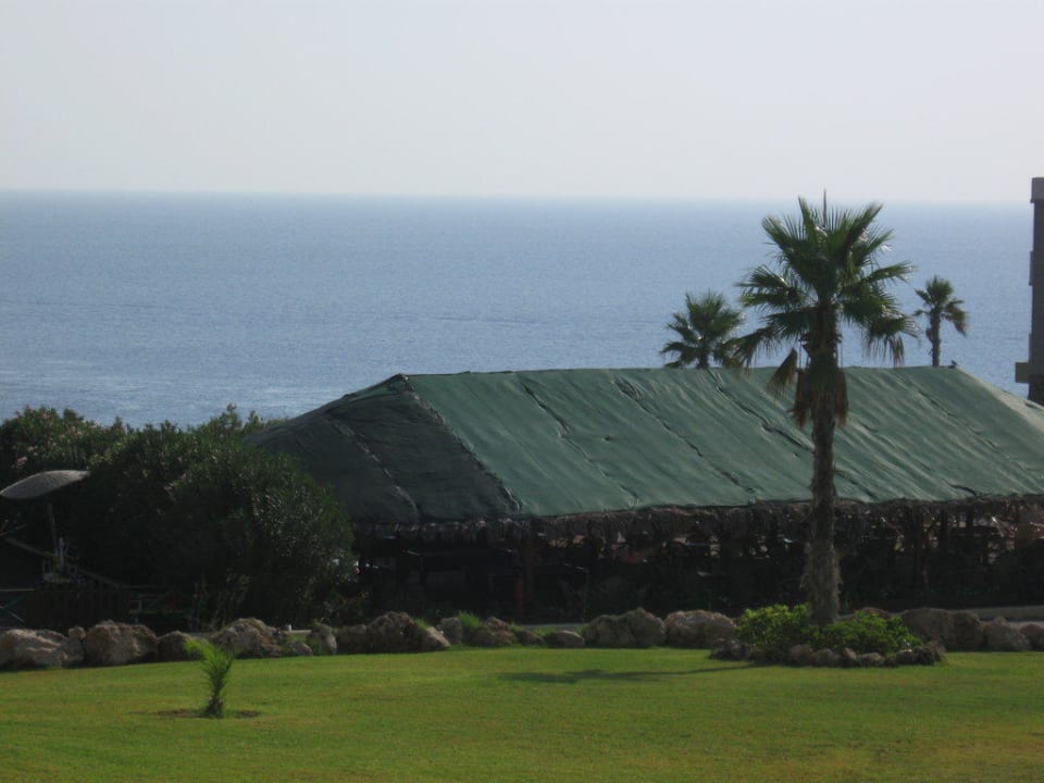 Blick auf die Safari Bar Hotel Kalithea Horizon Royal