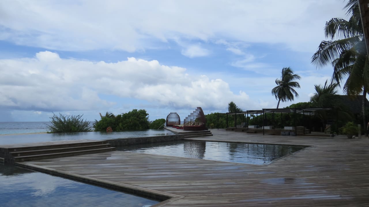 Pool NH Collection Maldives Havodda Resort