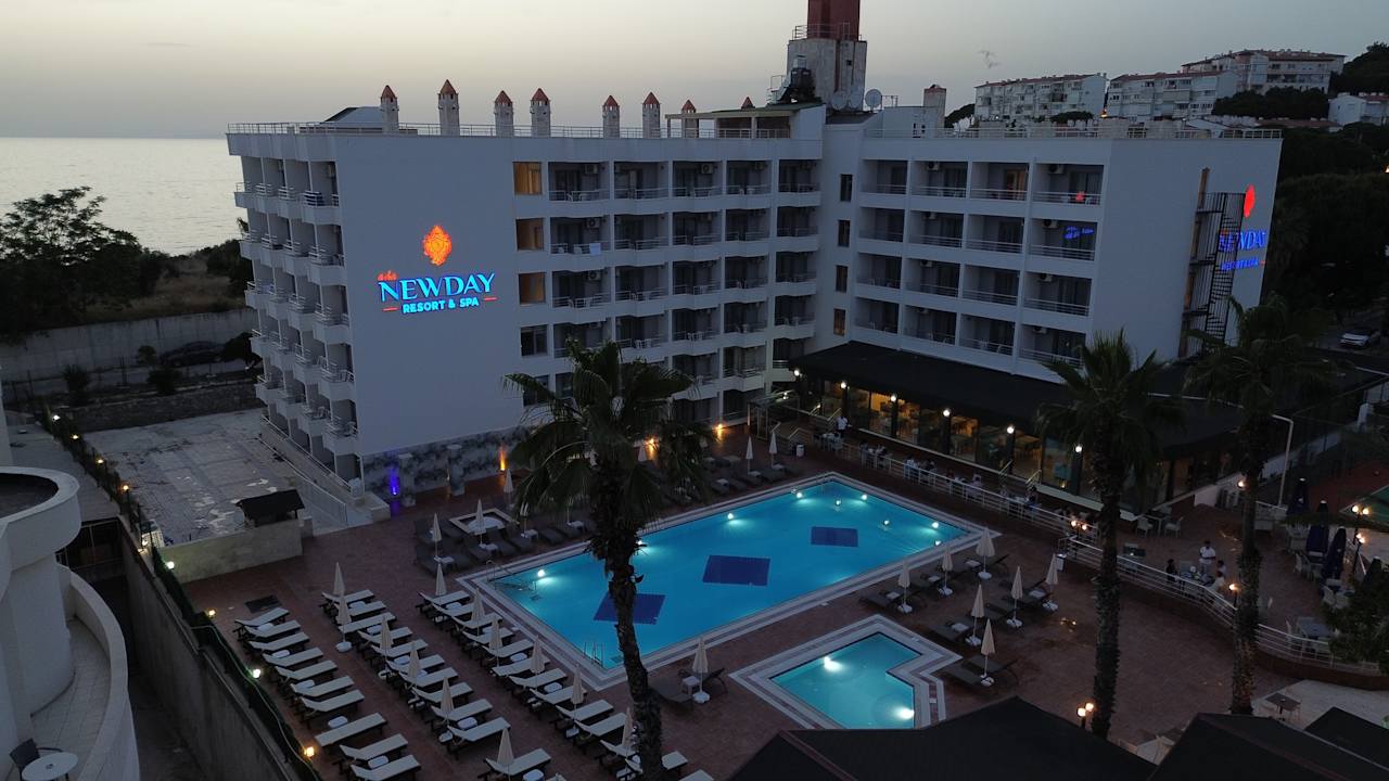 Pool Ada Newday Resort Hotel