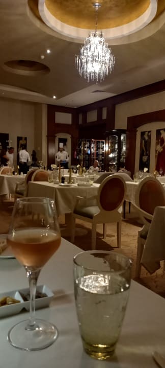 Gastro Premier Le Reve Hotel & Spa