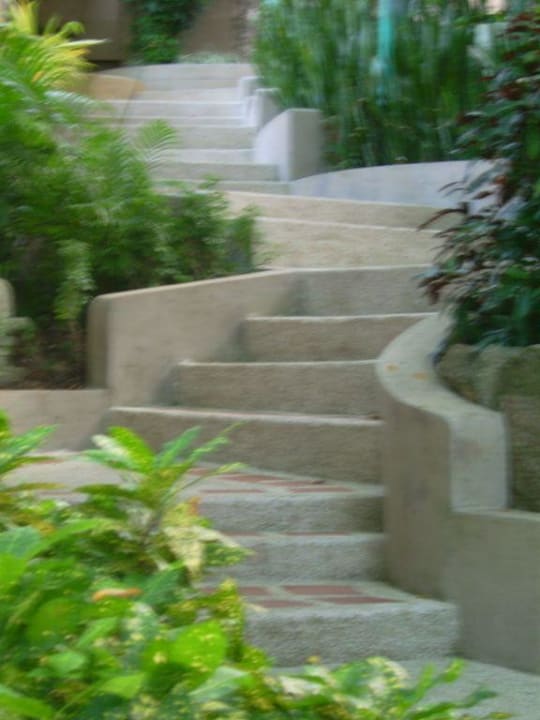 Stufen über Stufen The Fair House Beach Resort