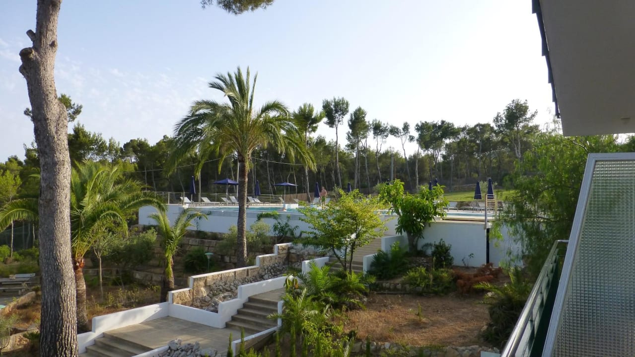 Blick aus dem Seitenbereich Richtung Infinity-Pool Hotel Coronado Thalasso & Spa