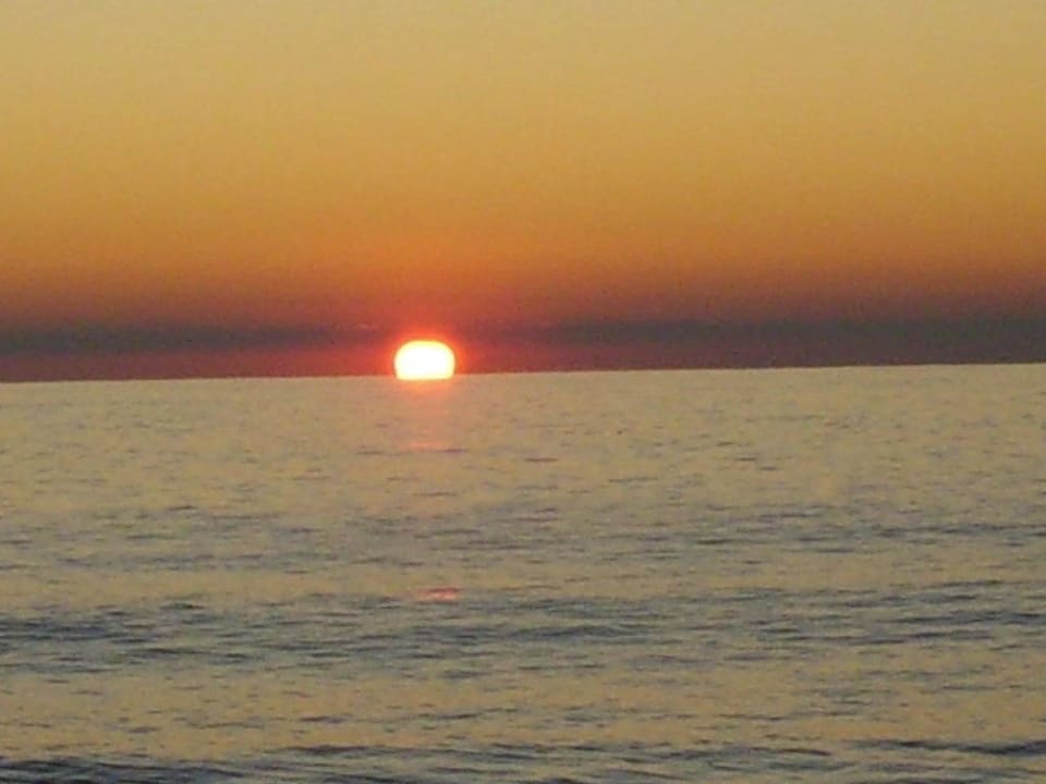 Sonnenuntergang Aska Hotel Just in Beach