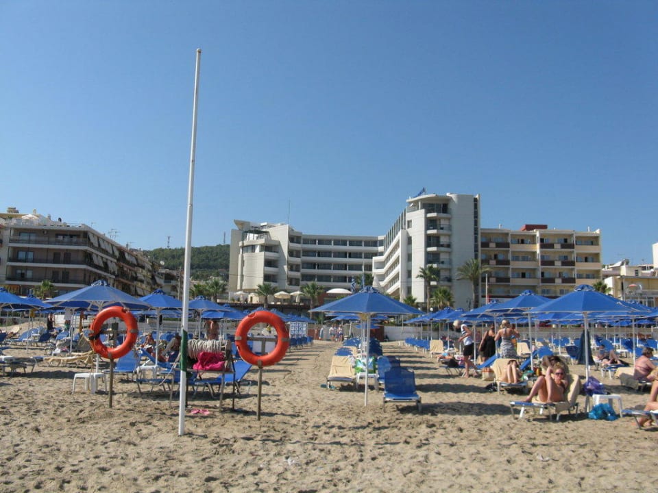 Вид на отель с пляжа Aquila Porto Rethymnon Hotel