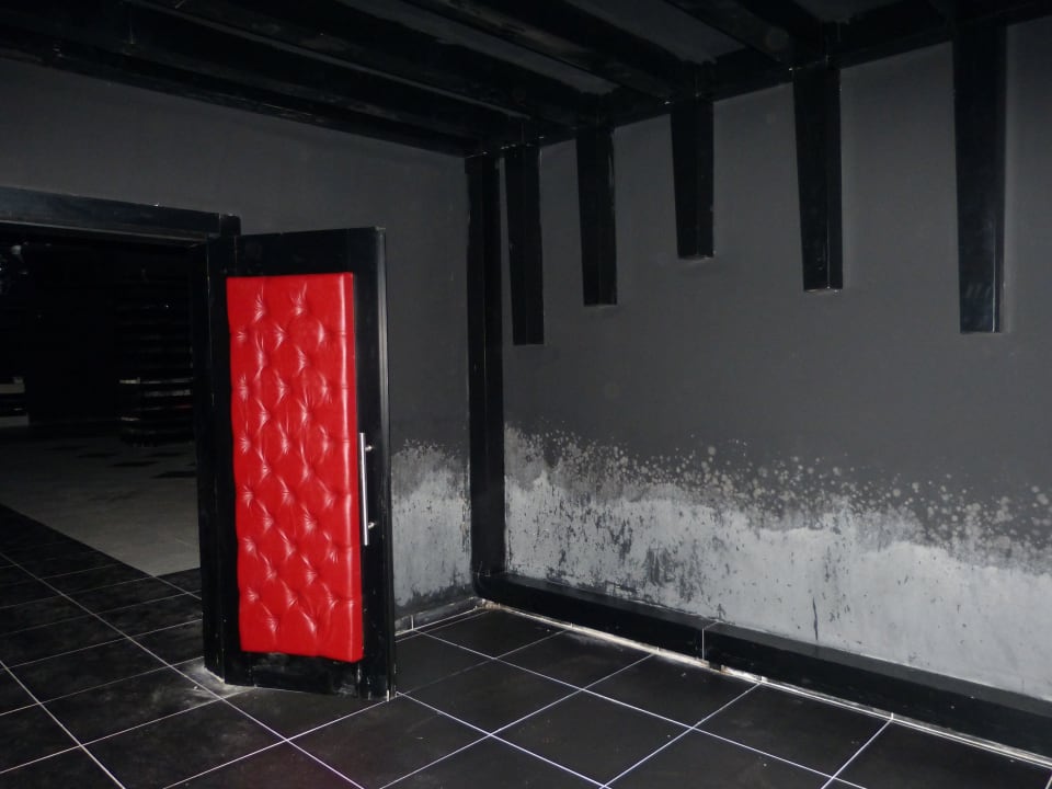 Diskothek / Vorraum Nässe und Schimmel Seaden Sea Planet Resort & Spa