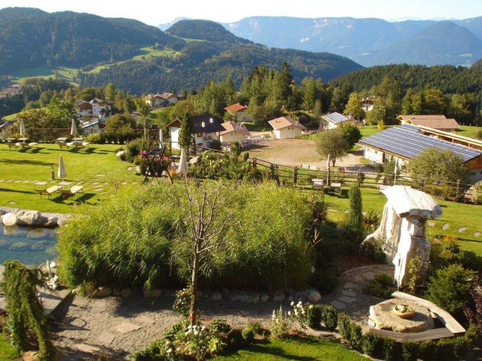 Beheizter Schwimmteich mit Garten Hotel Chalet Mirabell
