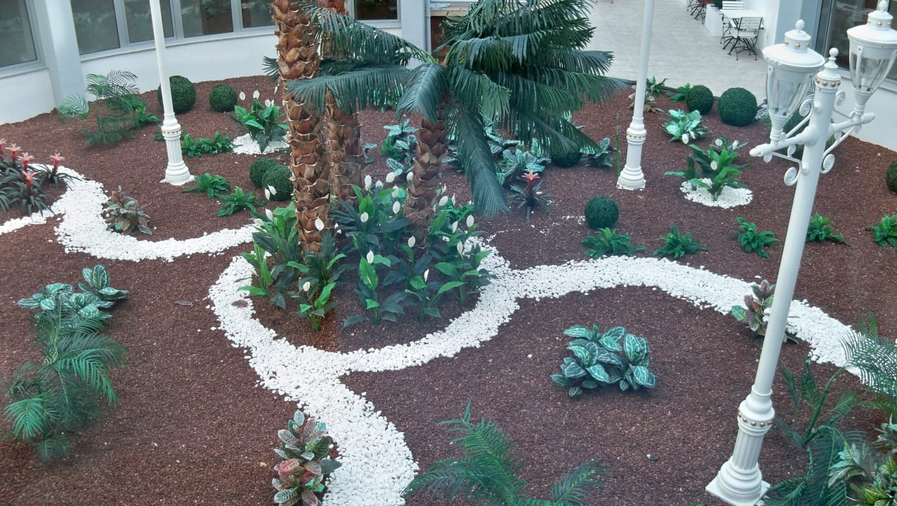 Das Dach der Lobby Avena Resort & Spa