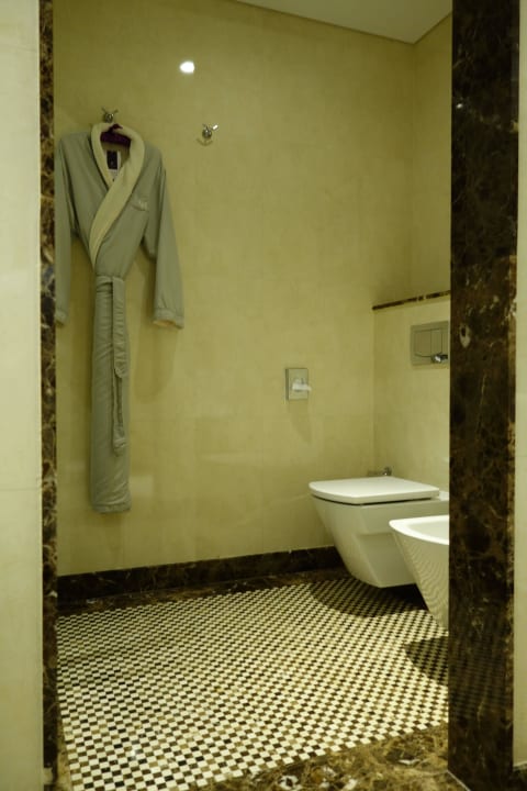 Premier Jun. Suite Bad Grosvenor House Dubai