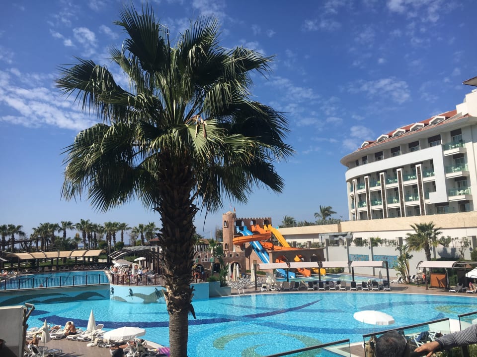 Ausblick auf die Poolanlage Aydinbey Kings Palace & Spa