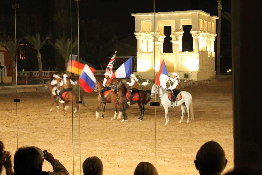 Show am Abend Pickalbatros Alf Leila Wa Leila Resort - Neverland Hurghada