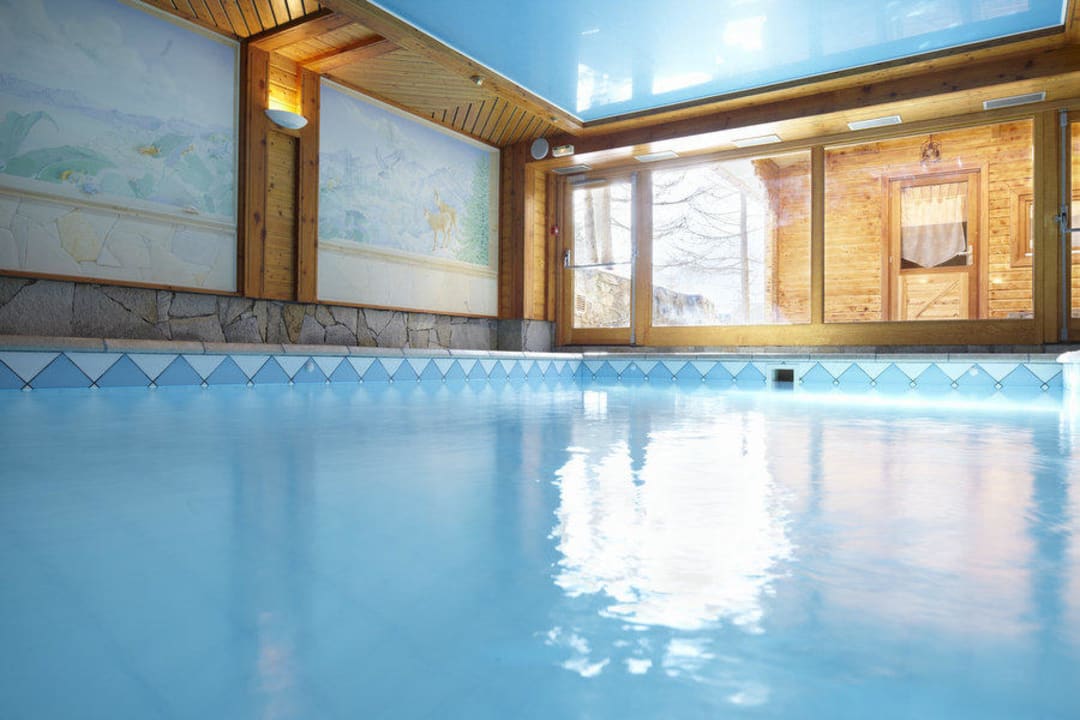 La piscine Hotel Le Chalet Mounier