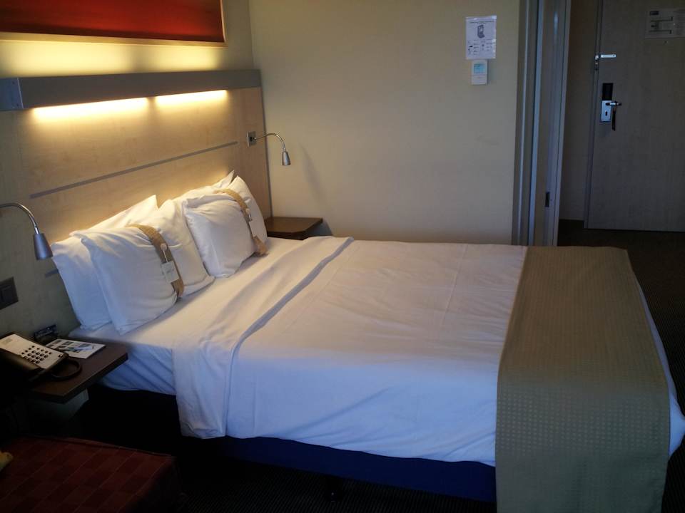 Bett Holiday Inn Express Zürich - Airport