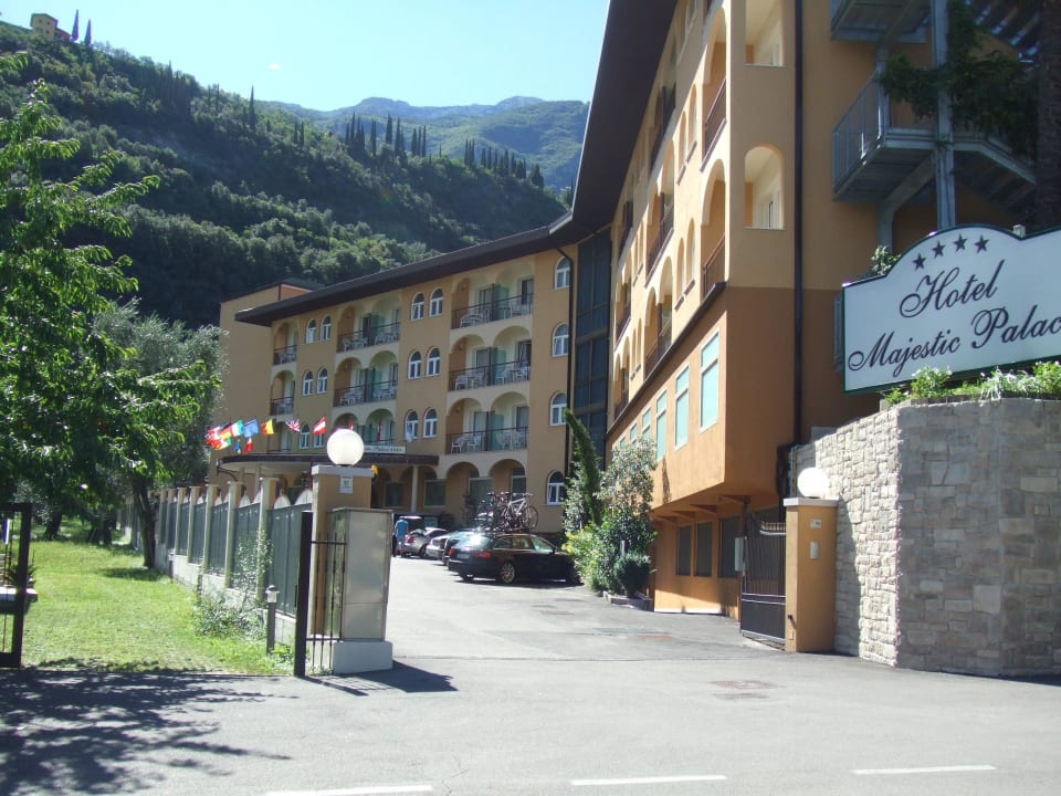 Haupteingang Hotel Majestic Palace