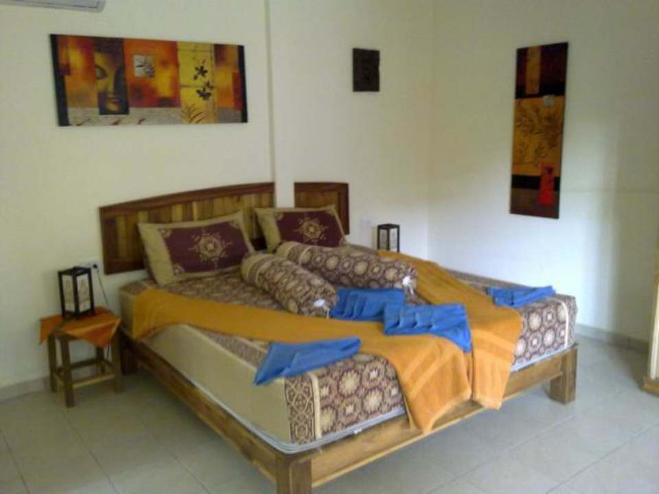 Doppelbungalow links Hotel Khaolak Riverside Bungalow