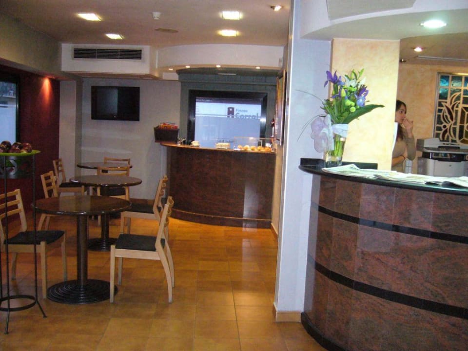 Rezeption Hotel Iris