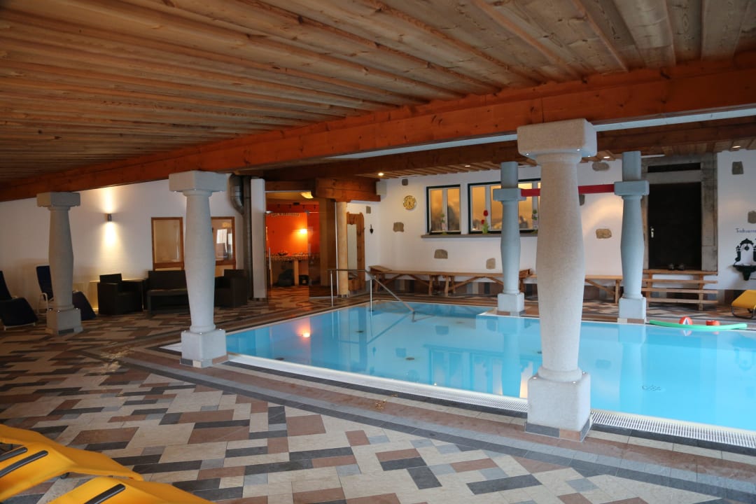 Innen Pool  1. Bier & Wohlfühlhotel Gut Riedelsbach
