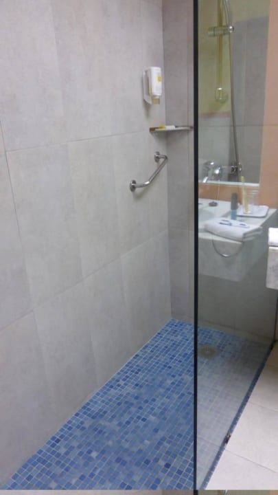 Begehbare Dusche allsun Hotel Lucana
