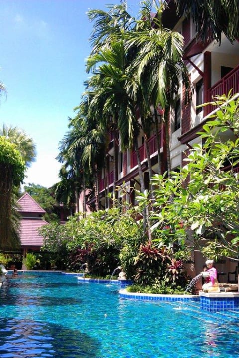 Poolanlage mit Zimmer Kata Palm Resort & Spa