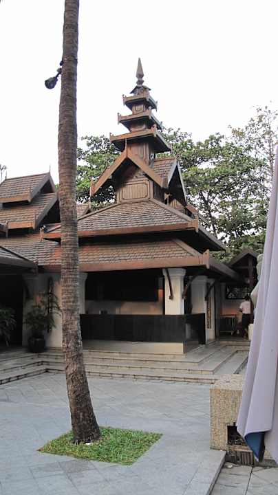 Gehört zum Pool Chatrium Hotel Royal Lake Yangon