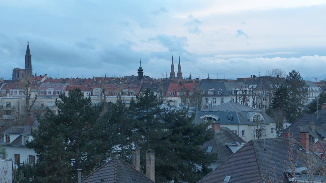 Blick auf die Stadt von der Terrasse Hotel Le Jean-Sébastien Bach Strasbourg
