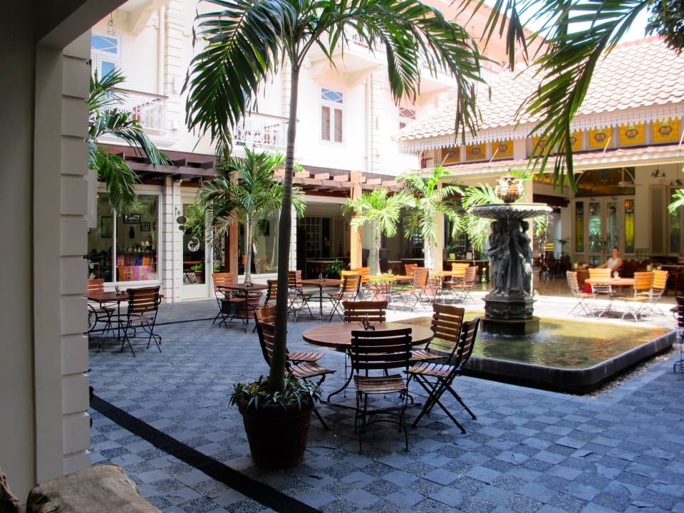 Frühstücksbereich The Phoenix Hotel Yogyakarta