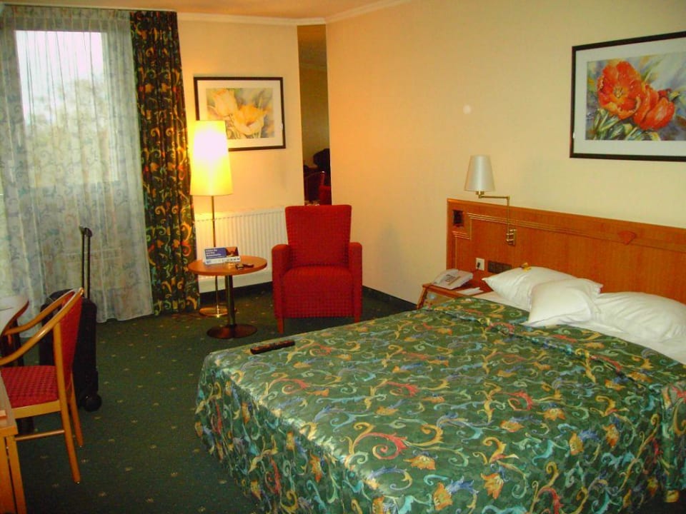 sauberes geräumiges Zimmer Leonardo Hotel Hannover Airport