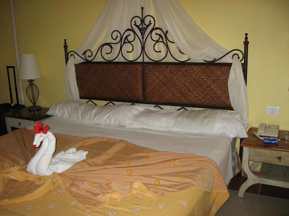 Bequemes Doppelbett Hotel Playa Pesquero