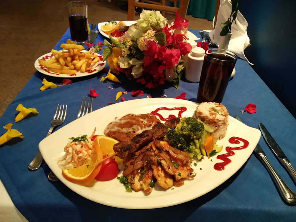 Dinner im Ocean's Eleven Golden Beach Resort