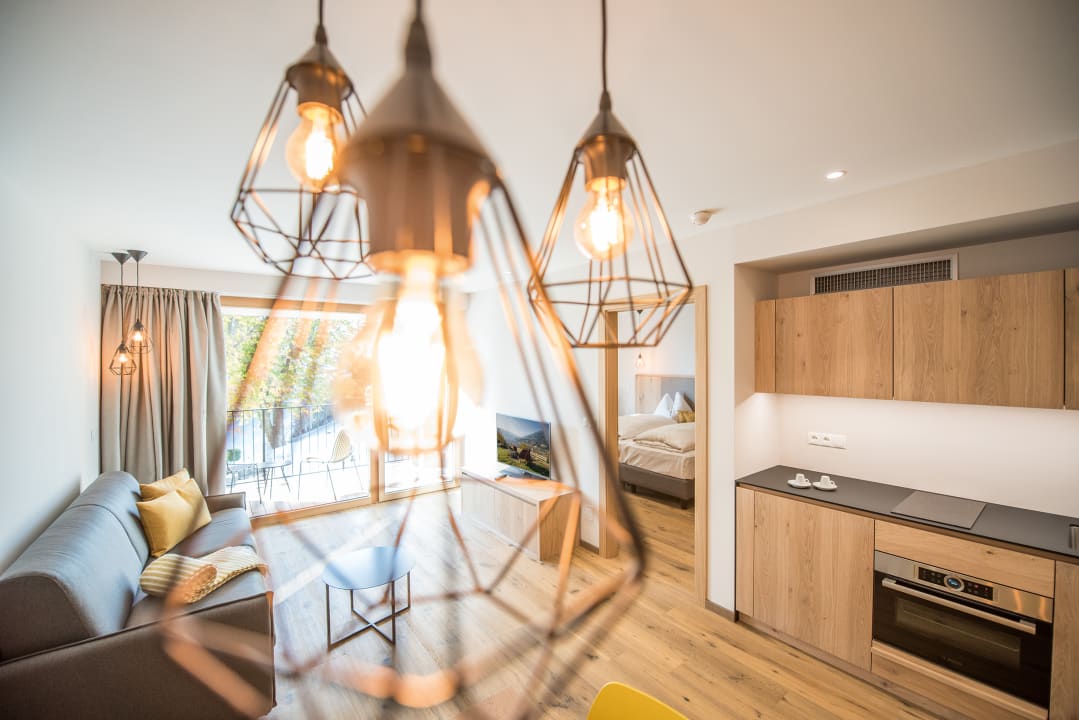Zimmer Alpenrose's Dining & Living