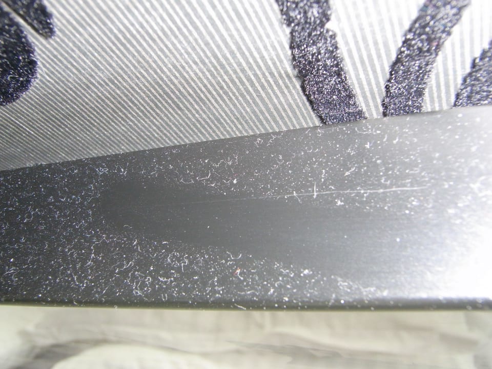 Staub auf den Möbeln wegen mangelnder Reinigung Hotel H10 London Waterloo