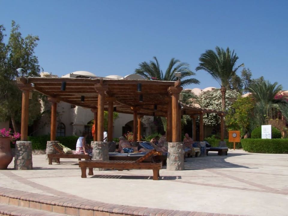 Schattiger Liegebereich Sultan Bey Hotel, El Gouna