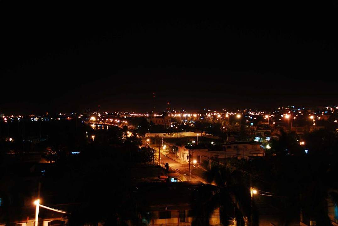 Cienfuegos bei Nacht(Blick vom Balkon aus) Hotel Jagua Affiliated by Meliá